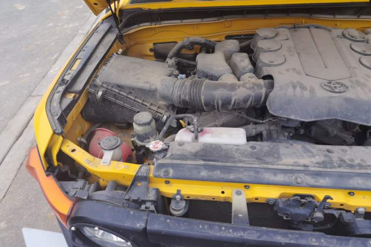 Used Toyota FJ Cruiser 2017 4.0L Dual Airbags Dual Fuel Tanks JBL – Middle East Engine Bay Right