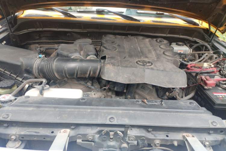 Used Toyota FJ Cruiser  Engine Bay