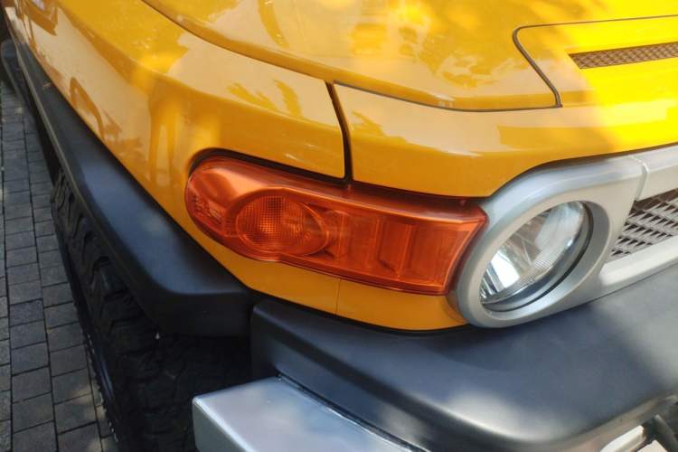 Used Toyota FJ Cruiser  Right Front Headlight