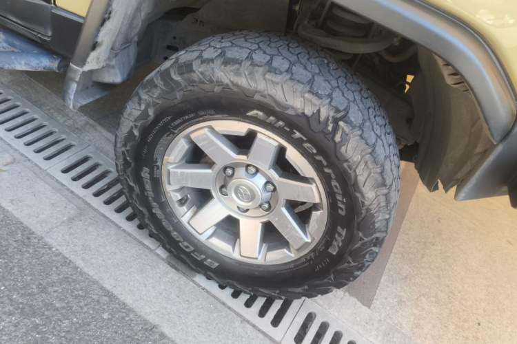 Used Toyota FJ Cruiser  Right Front Wheel Hub