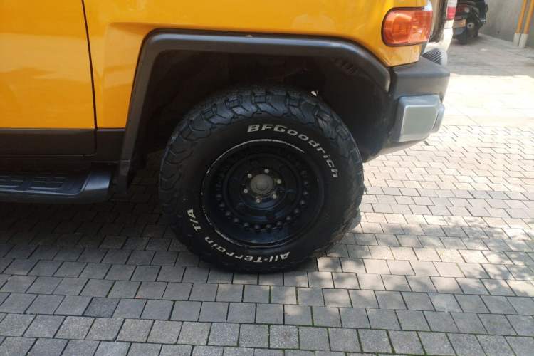 Used Toyota FJ Cruiser  Right Front Wheel Hub
