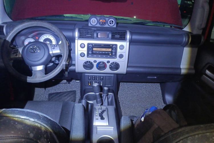 Used Toyota FJ Cruiser  Center Console