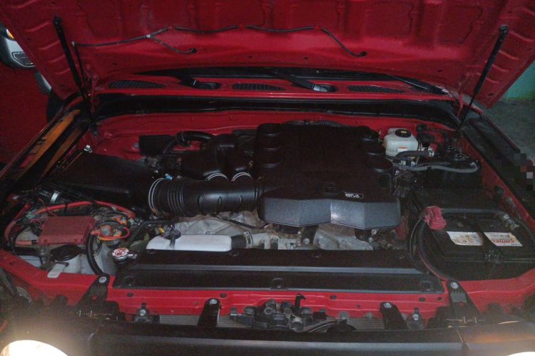 Used Toyota FJ Cruiser  Engine Bay