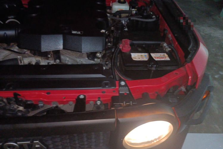Used Toyota FJ Cruiser  Engine Bay Left