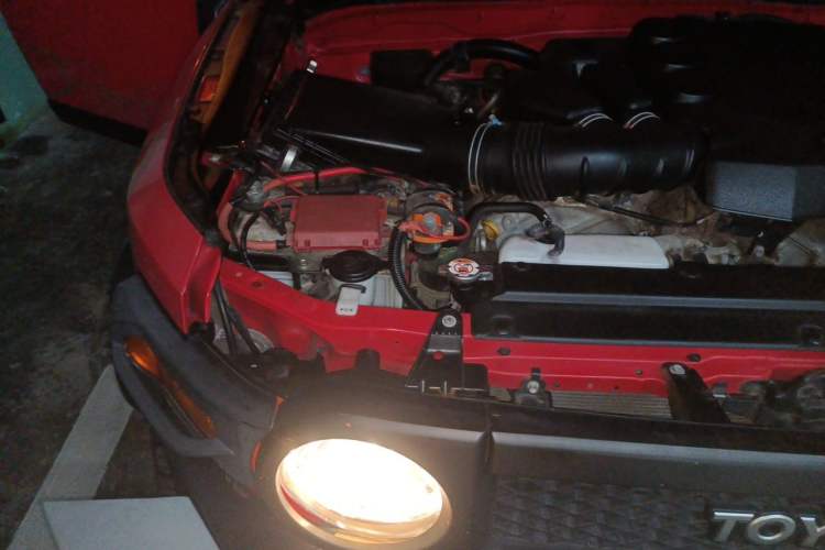Used Toyota FJ Cruiser  Engine Bay Right