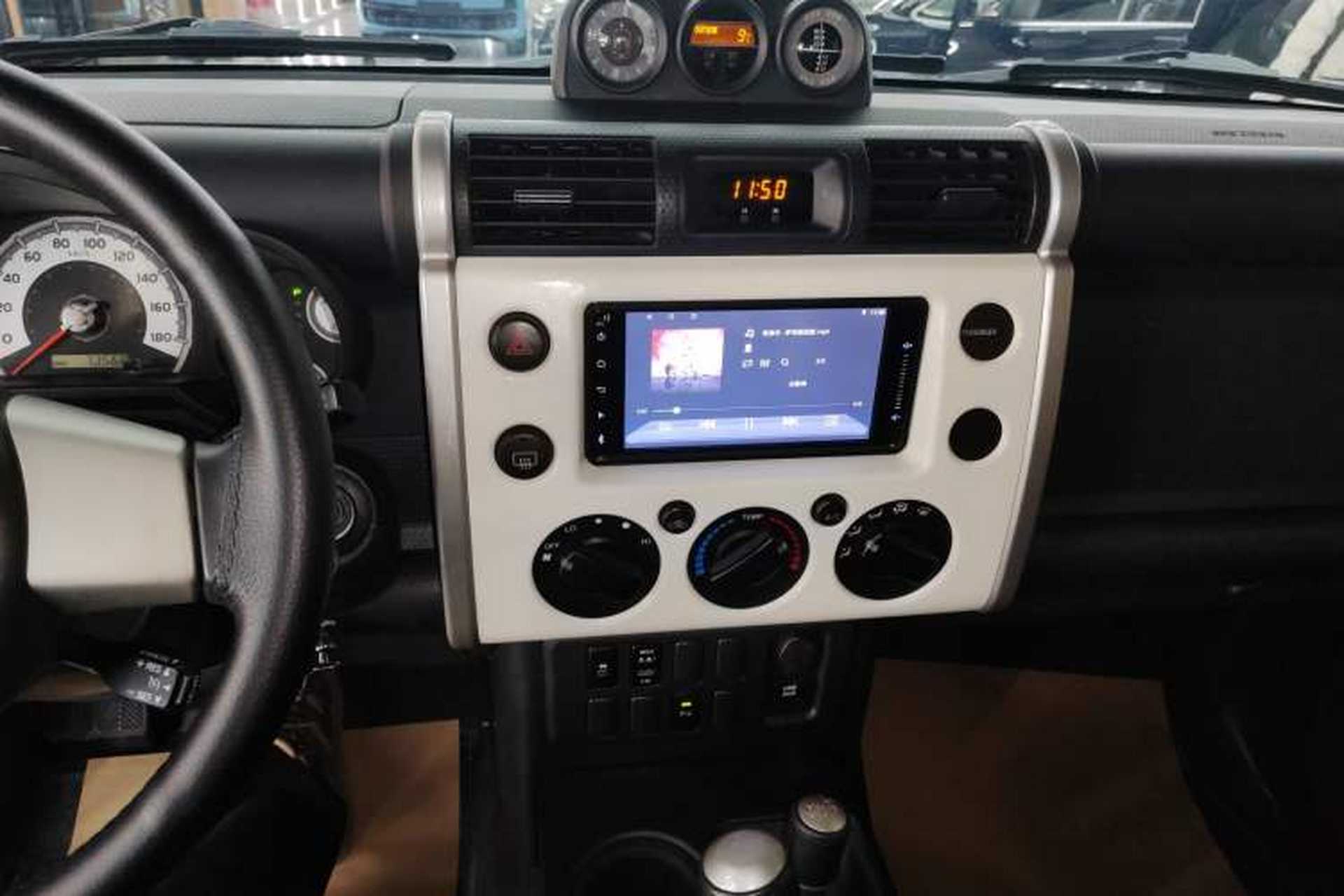 Used Toyota FJ Cruiser 2018 4.0 Automatic Middle East Audio And AC Panel