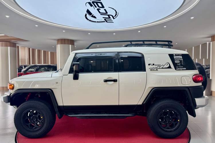Used Toyota FJ Cruiser 2018 4.0 Automatic Middle East Exterior 4