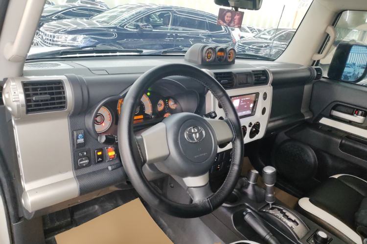 Used Toyota FJ Cruiser 2018 4.0 Automatic Middle East Interior 2