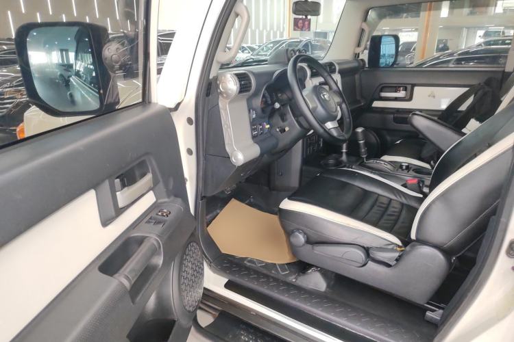 Used Toyota FJ Cruiser 2018 4.0 Automatic Middle East Interior 3