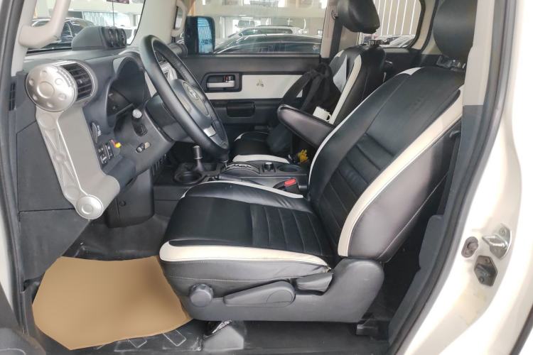 Used Toyota FJ Cruiser 2018 4.0 Automatic Middle East Left Front Seat