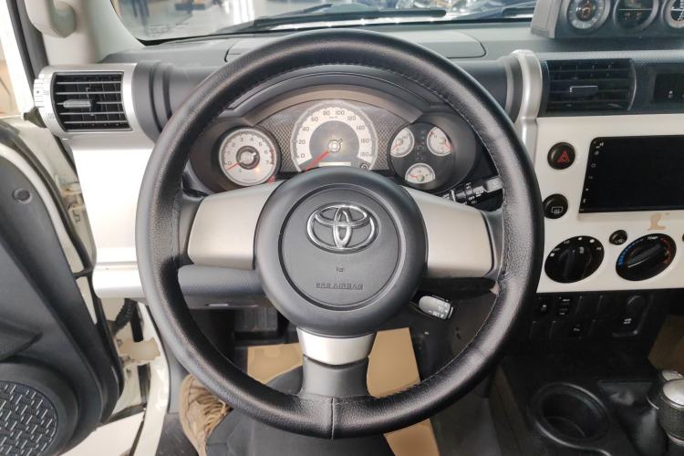 Used Toyota FJ Cruiser 2018 4.0 Automatic Middle East Steering Wheel