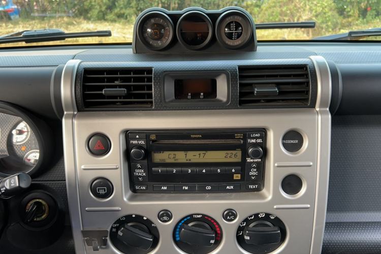 Used Toyota FJ Cruiser 2018 4.0 Automatic Middle East Audio And AC Panel