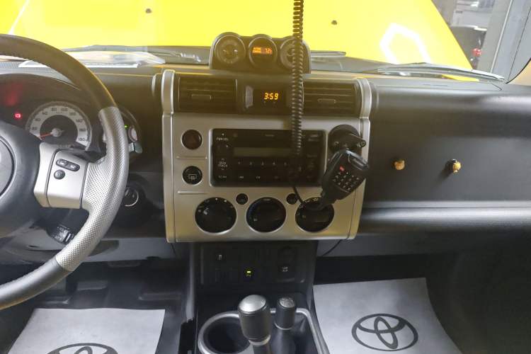 Used Toyota FJ Cruiser 2018 4.0 Automatic Middle East Audio And AC Panel