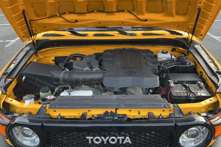 Used Toyota FJ Cruiser 2018 4.0 Automatic Middle East Engine Bay