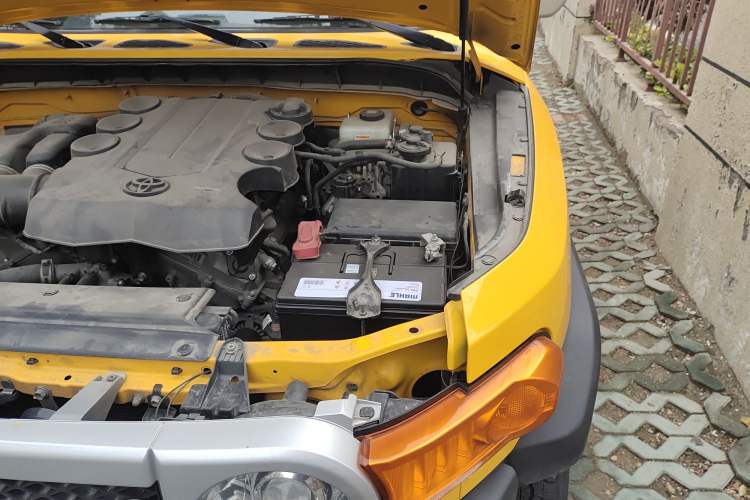 Used Toyota FJ Cruiser 2018 4.0 Automatic Middle East Engine Bay Left