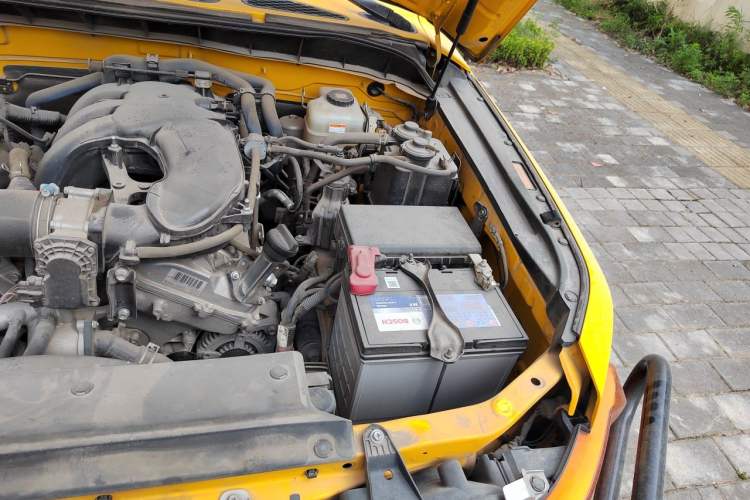 Used Toyota FJ Cruiser  Engine Bay Left