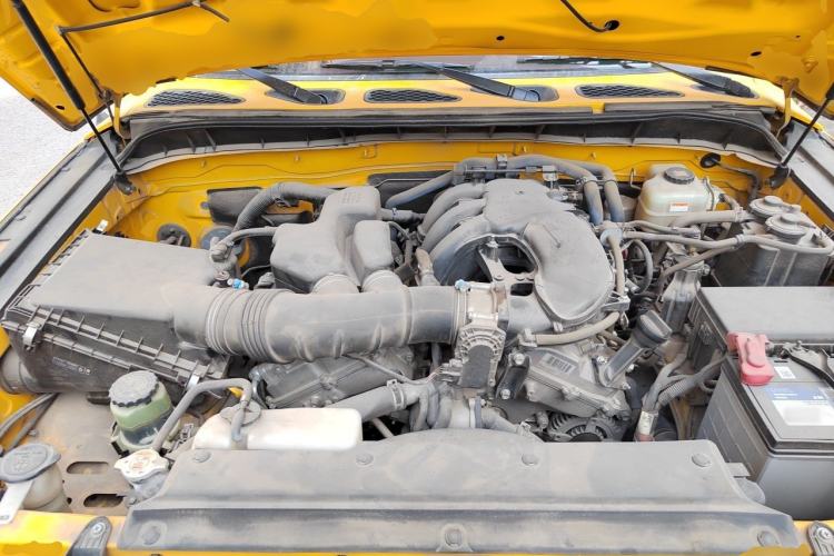 Used Toyota FJ Cruiser  Engine Bay