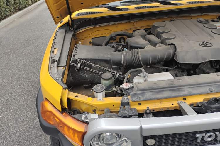 Used Toyota FJ Cruiser 2018 4.0 Automatic Middle East Engine Bay Right