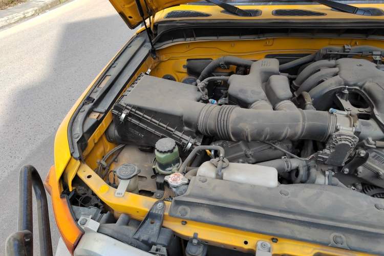 Used Toyota FJ Cruiser  Engine Bay Right