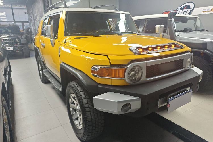 Used Toyota FJ Cruiser 2018 4.0 Automatic Middle East Front Right 45 Deg