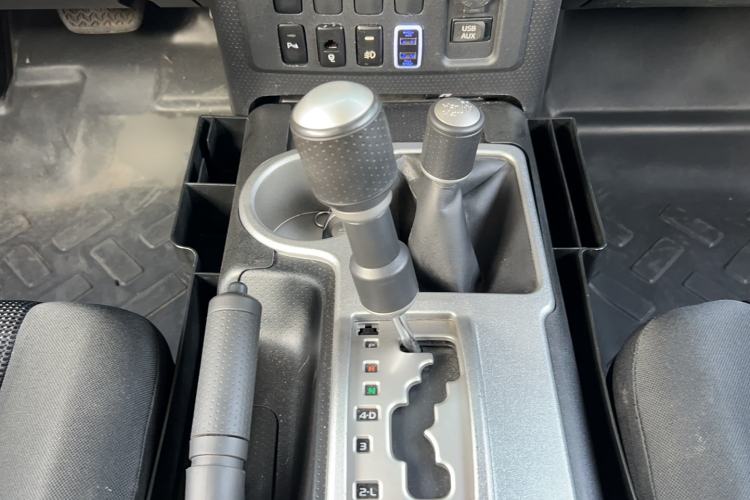 Used Toyota FJ Cruiser 2018 4.0 Automatic Middle East Gear Lever