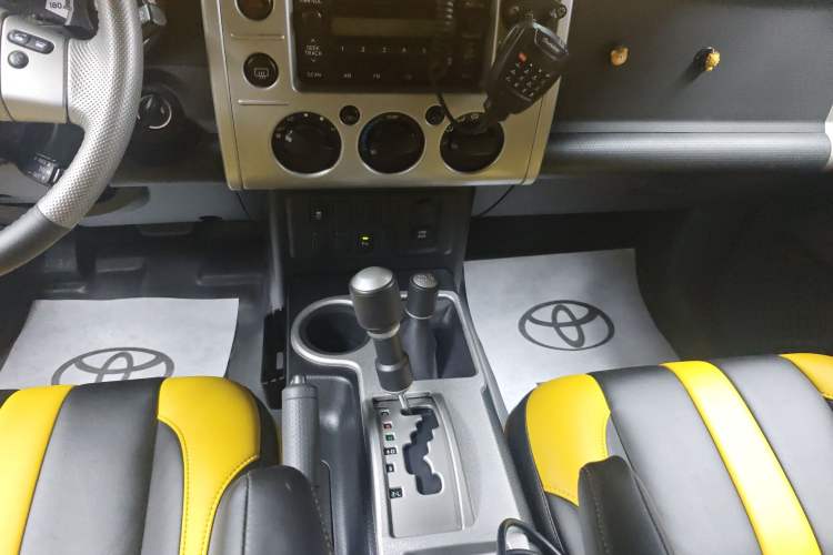 Used Toyota FJ Cruiser 2018 4.0 Automatic Middle East Gear Lever