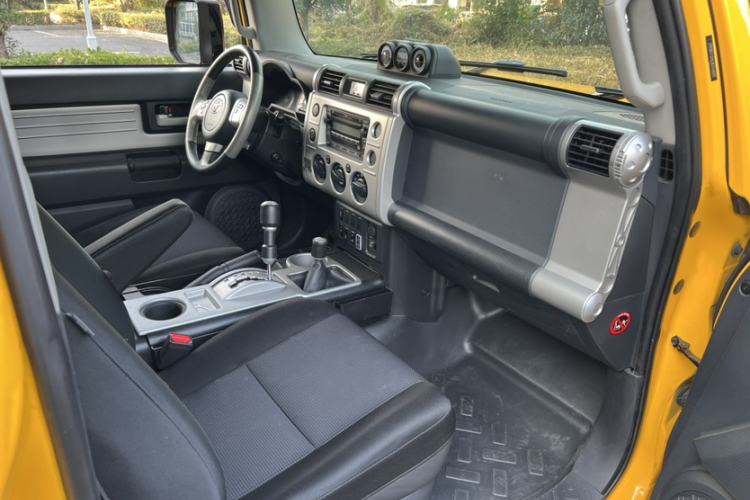 Used Toyota FJ Cruiser 2018 4.0 Automatic Middle East Interior 3