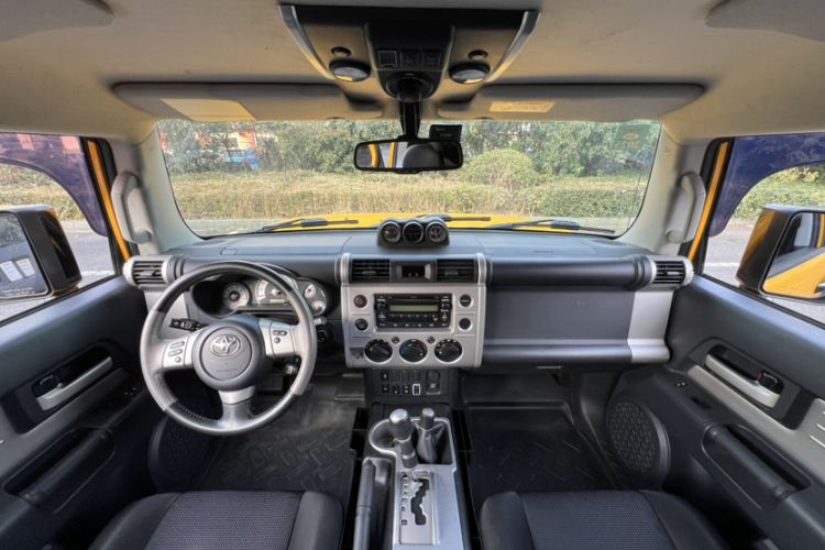 Used Toyota FJ Cruiser 2018 4.0 Automatic Middle East Interior 4