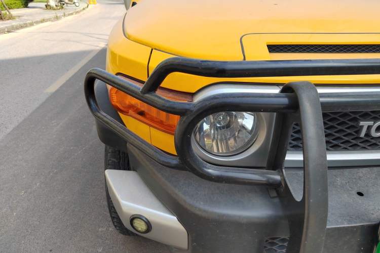Used Toyota FJ Cruiser  Right Front Headlight