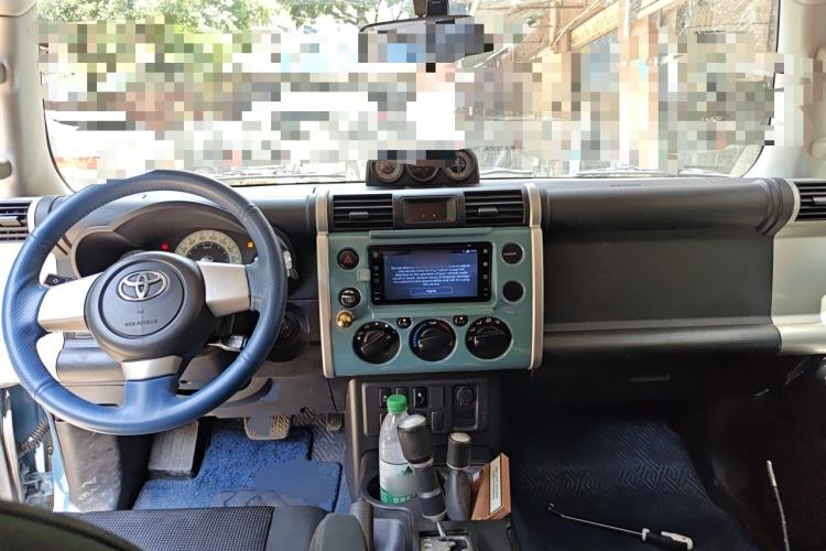 Used Toyota FJ Cruiser  Center Console