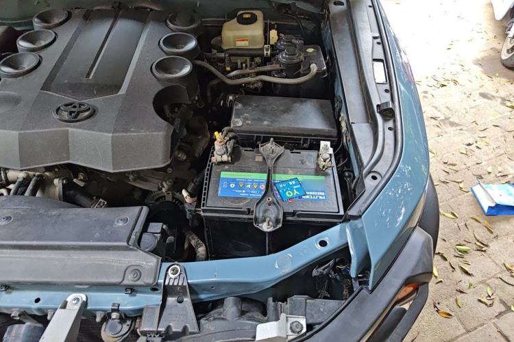 Used Toyota FJ Cruiser  Engine Bay Left