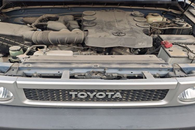 Used Toyota FJ Cruiser 2019 4.0L Middle East Version Engine Bay
