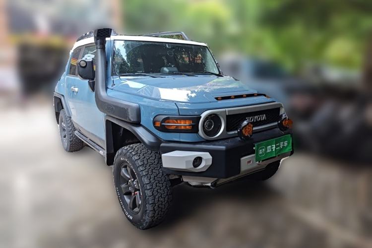Used Toyota FJ Cruiser  Front Right 45 Deg