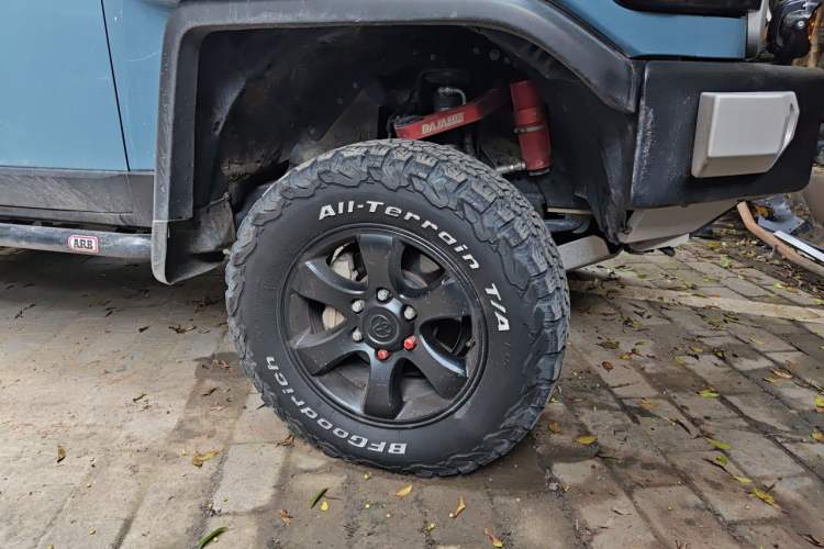 Used Toyota FJ Cruiser  Right Front Wheel Hub