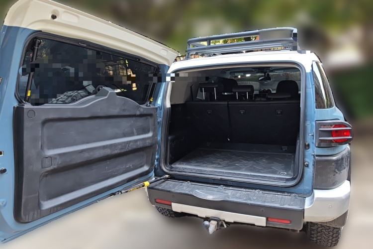 Used Toyota FJ Cruiser  Trunk