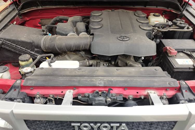 Used Toyota FJ Cruiser 2019 4.0L Middle East Version Engine Bay