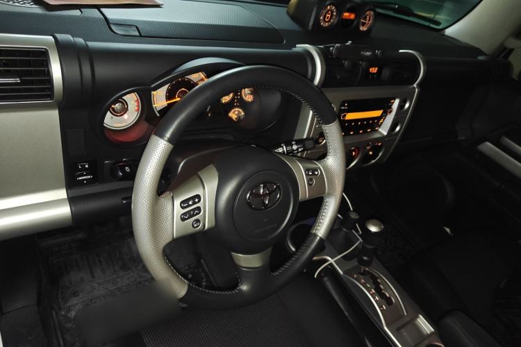 Used Toyota FJ Cruiser 2019 4.0L XTREME Eight-Cylinder Dual Fuel Tanks JBL Middle East Center Console
