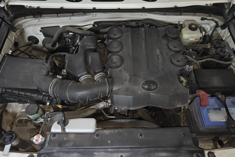 Used Toyota FJ Cruiser 2019 4.0L XTREME Eight-Cylinder Dual Fuel Tanks JBL Middle East Engine Bay