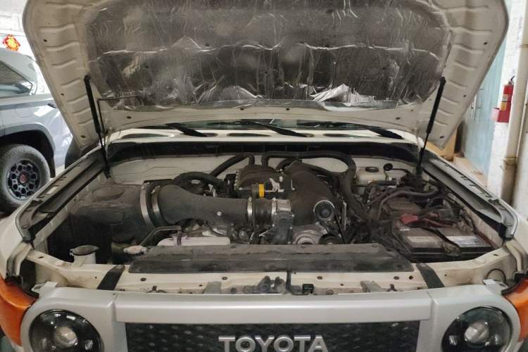Used Toyota FJ Cruiser 2019 4.0L Middle East Version Engine Bay