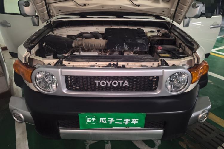 Used Toyota FJ Cruiser  Engine Bay