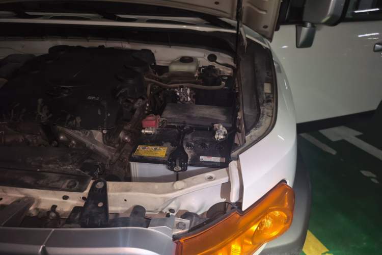Used Toyota FJ Cruiser  Engine Bay Left