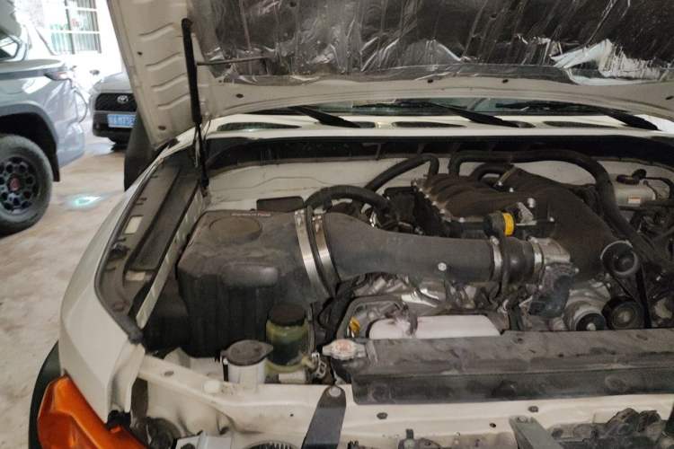 Used Toyota FJ Cruiser 2019 4.0L Middle East Version Engine Bay Right