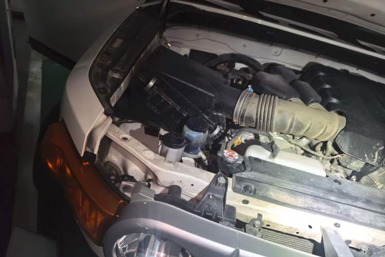 Used Toyota FJ Cruiser  Engine Bay Right
