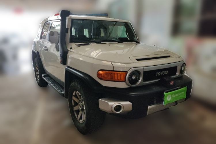 Used Toyota FJ Cruiser 2019 4.0L Middle East Version Front Right 45 Deg