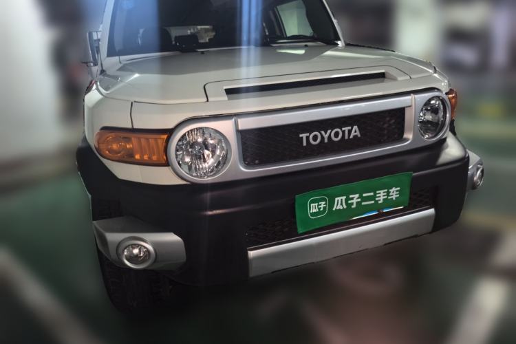 Used Toyota FJ Cruiser  Front Right 45 Deg