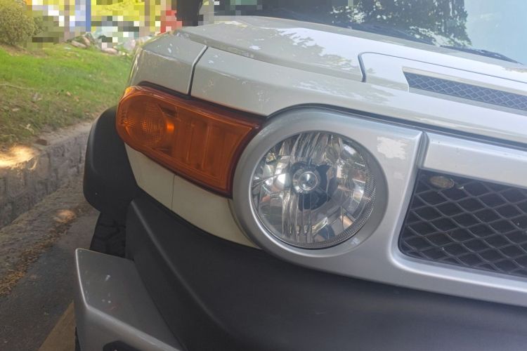 Used Toyota FJ Cruiser  Right Front Headlight