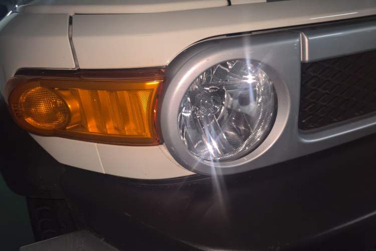 Used Toyota FJ Cruiser  Right Front Headlight