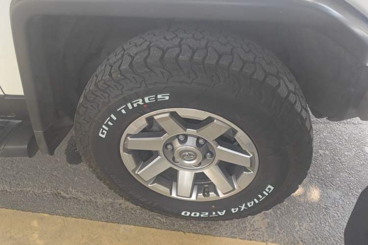 Used Toyota FJ Cruiser  Right Front Wheel Hub