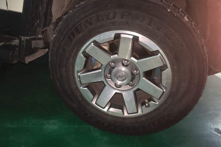 Used Toyota FJ Cruiser  Right Front Wheel Hub