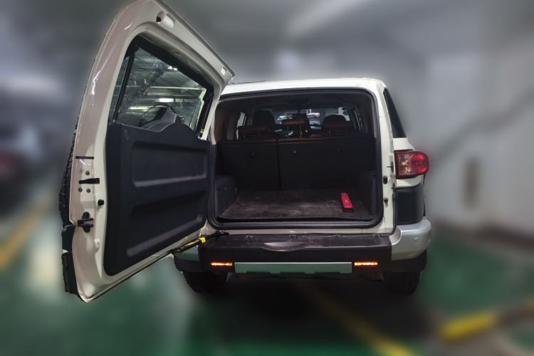 Used Toyota FJ Cruiser  Trunk